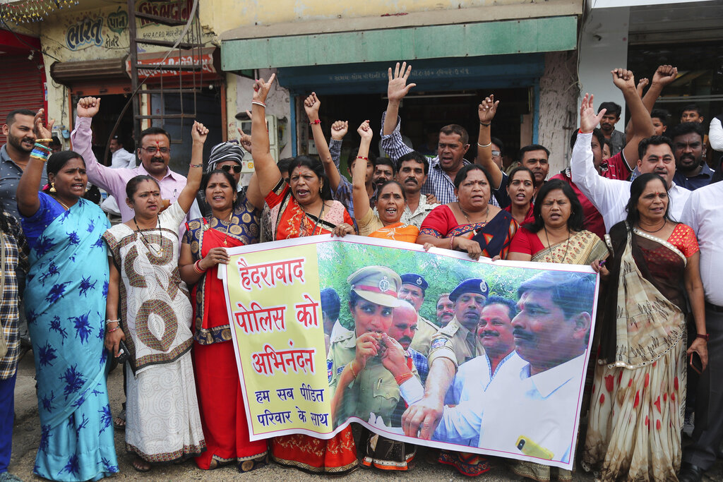 印度强奸案受害人往法庭途中遭疑犯纵火。AP图