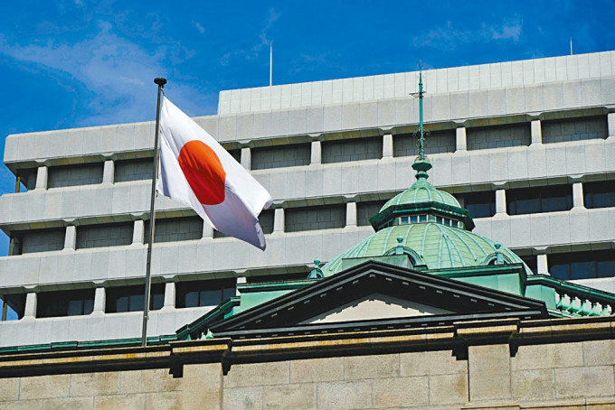 摩通唱反调，认为日本央行会更倾向于日圆贬值。