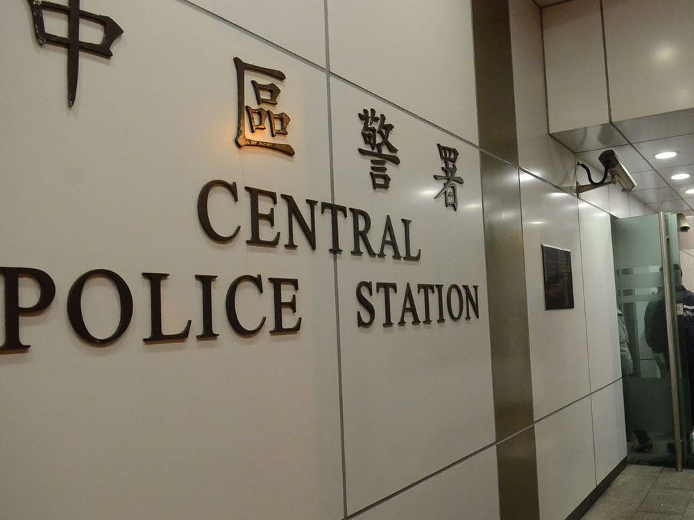 男子於中區警署扣查期間情緒激動襲警。資料圖片