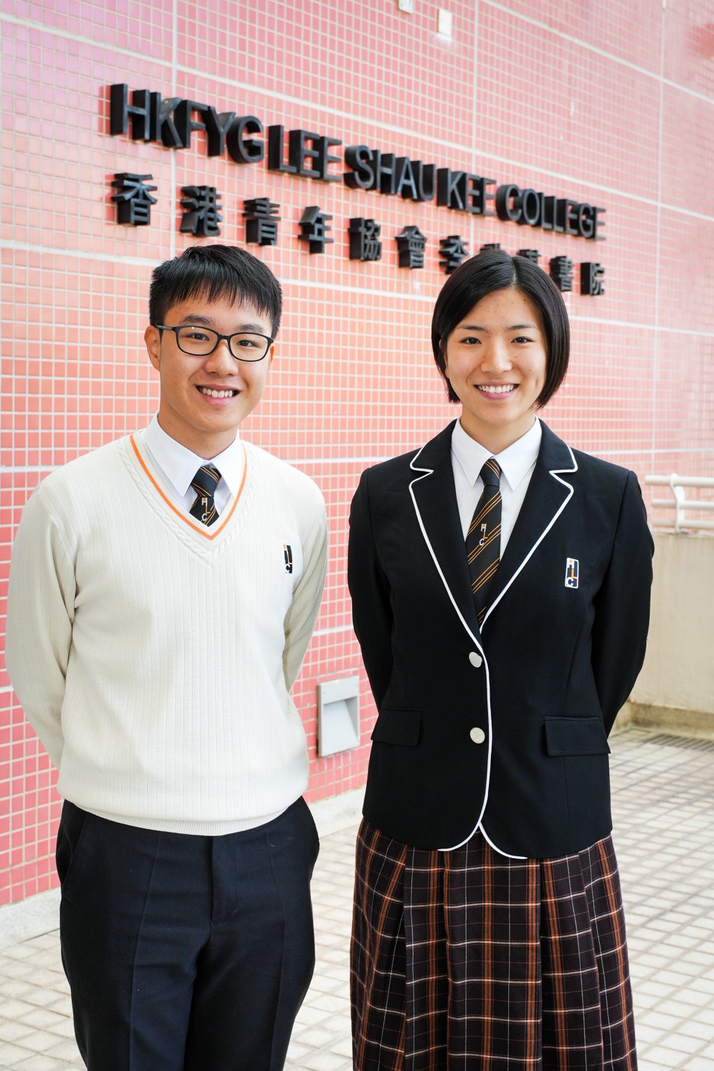 中五学生锺子聪（左）和蔡嘉蔚（右）。