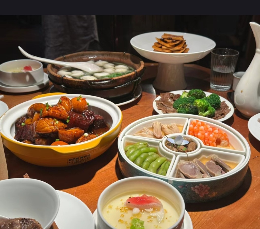 广州传统美食2024｜广州南园酒家晚餐美食款式多。（图片来源：小红书）