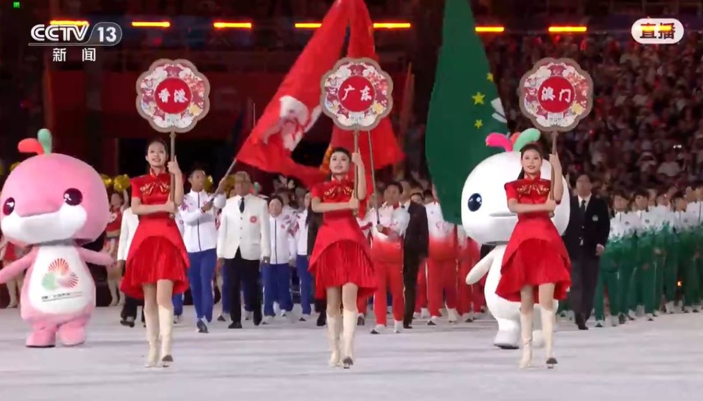 今屆全運會東道主香港、廣東、澳門運動員進場。央視截圖