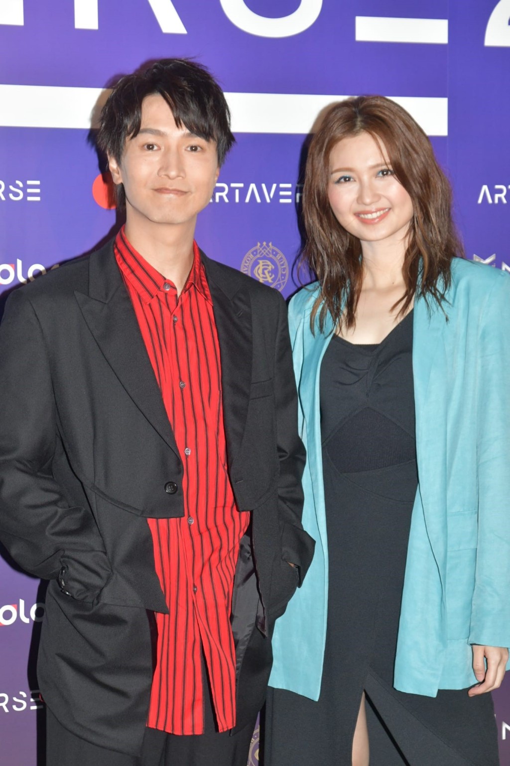 （左起）陳柏宇與黃妍為戶外藝術展覽擔任表演嘉賓。