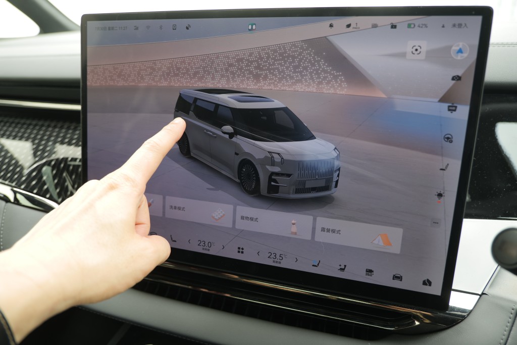 極氪Zeekr 009豪華MPV電動車採用雙晶片(Snapdragon 8295)運算系統，觸控反應超快。