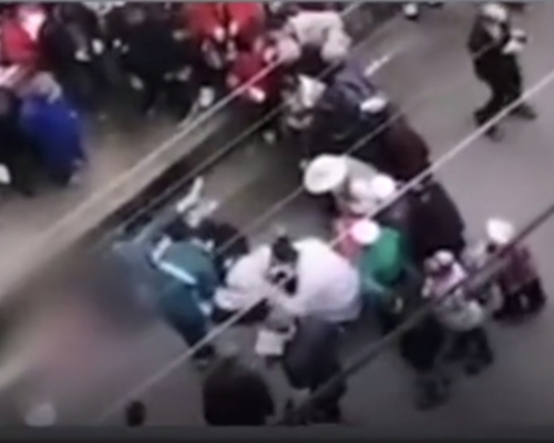 重庆男跳桥自杀砸死七旬老翁。(网图)