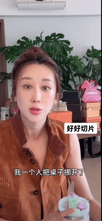 蔣麗莎委屈表示，為了家裡，她一個人就能搬開沉重的桌子。