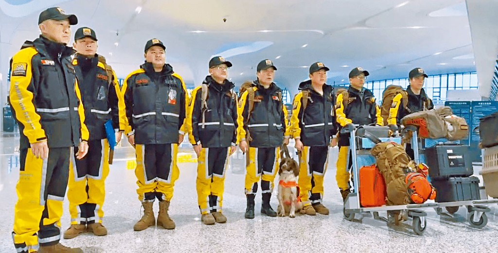 前赴土國災場的中國「公羊隊」8名先遣隊員。