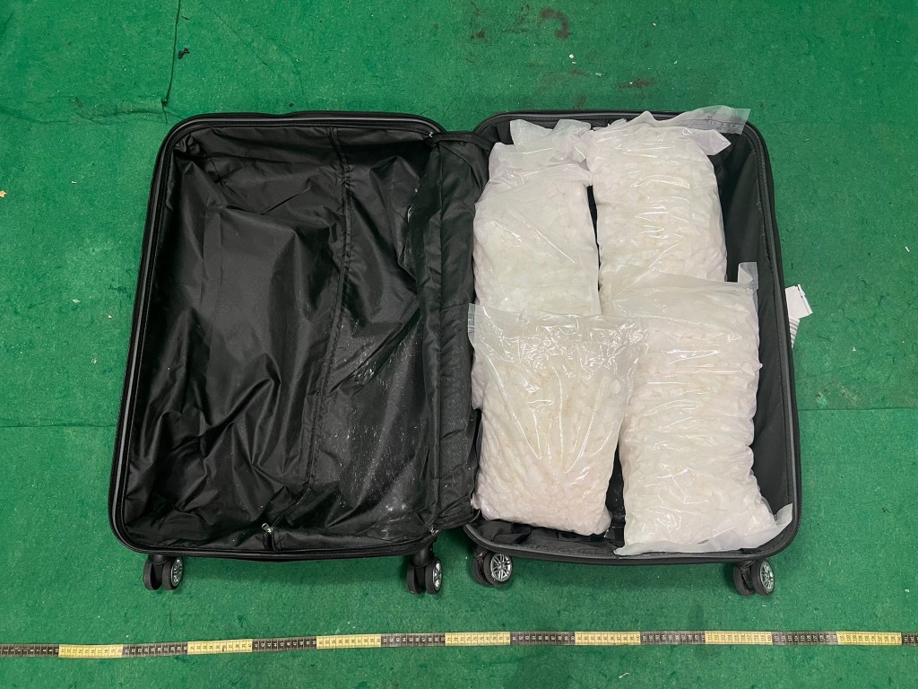 海關兩日破兩宗毒品案 檢值795萬元毒品 3男女被捕。海關圖片 海關兩日破兩宗毒品案 檢值795萬元毒品 3男女被捕。海關圖片