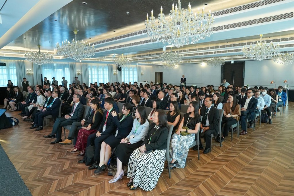 林定國相信兩地在能力建設、知識交流,以及推動更多韓國企業採用香港爭議解決服務等方面仍有廣闊合作空間。 林定國相信兩地在能力建設、知識交流,以及推動更多韓國企業採用香港爭議解決服務等方面仍有廣闊合作空間。