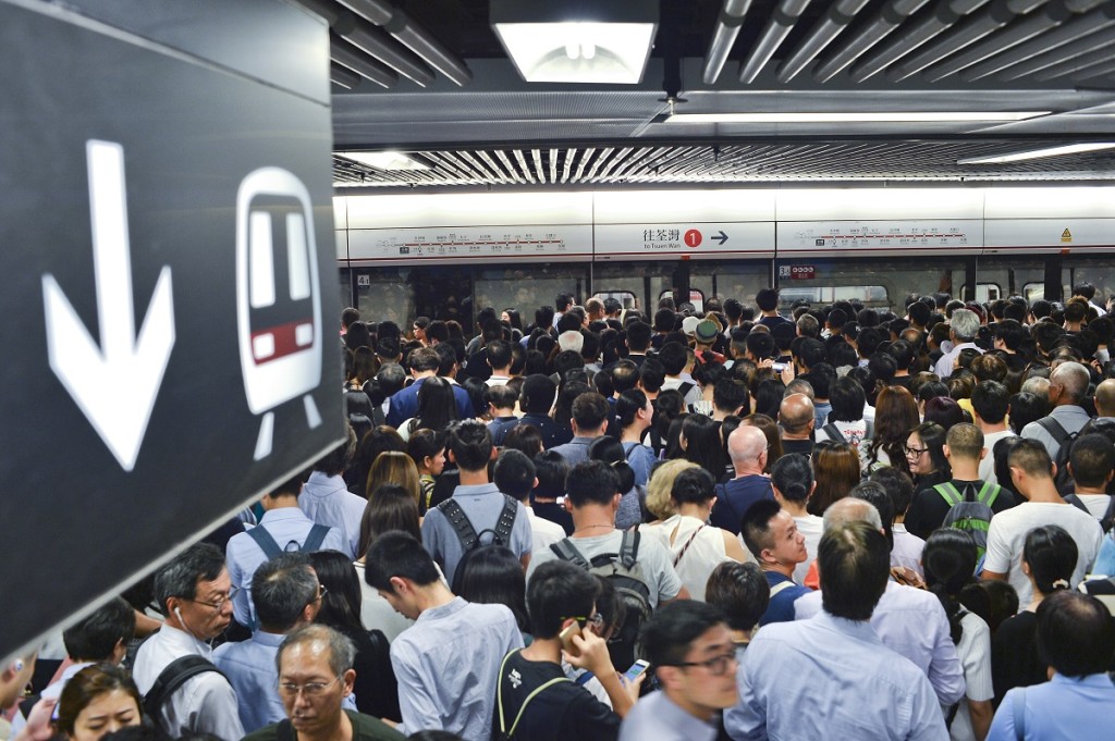 港鐵最快10月起加大早晨折扣優惠。資料圖片