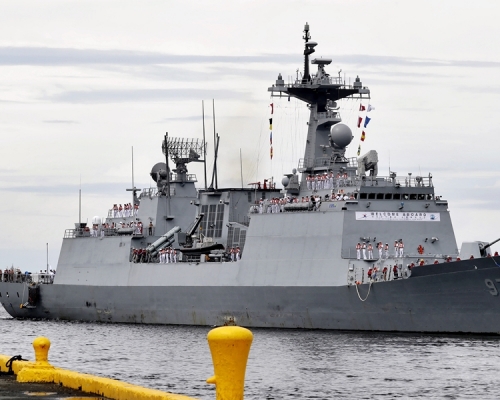南韓海軍清海部隊「文武大王」號驅逐艦,新增61人染疫,群組累計有68宗確診個案。AP圖片