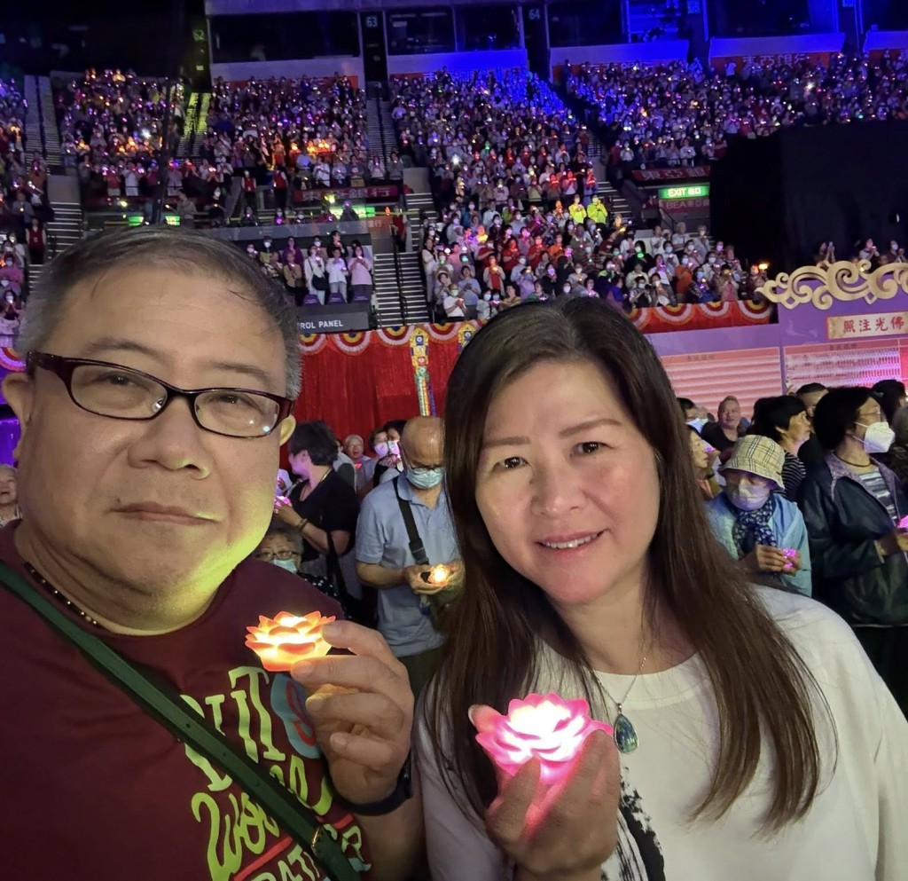 劉錫賢與再婚妻常放閃。 劉錫賢與再婚妻常放閃。
