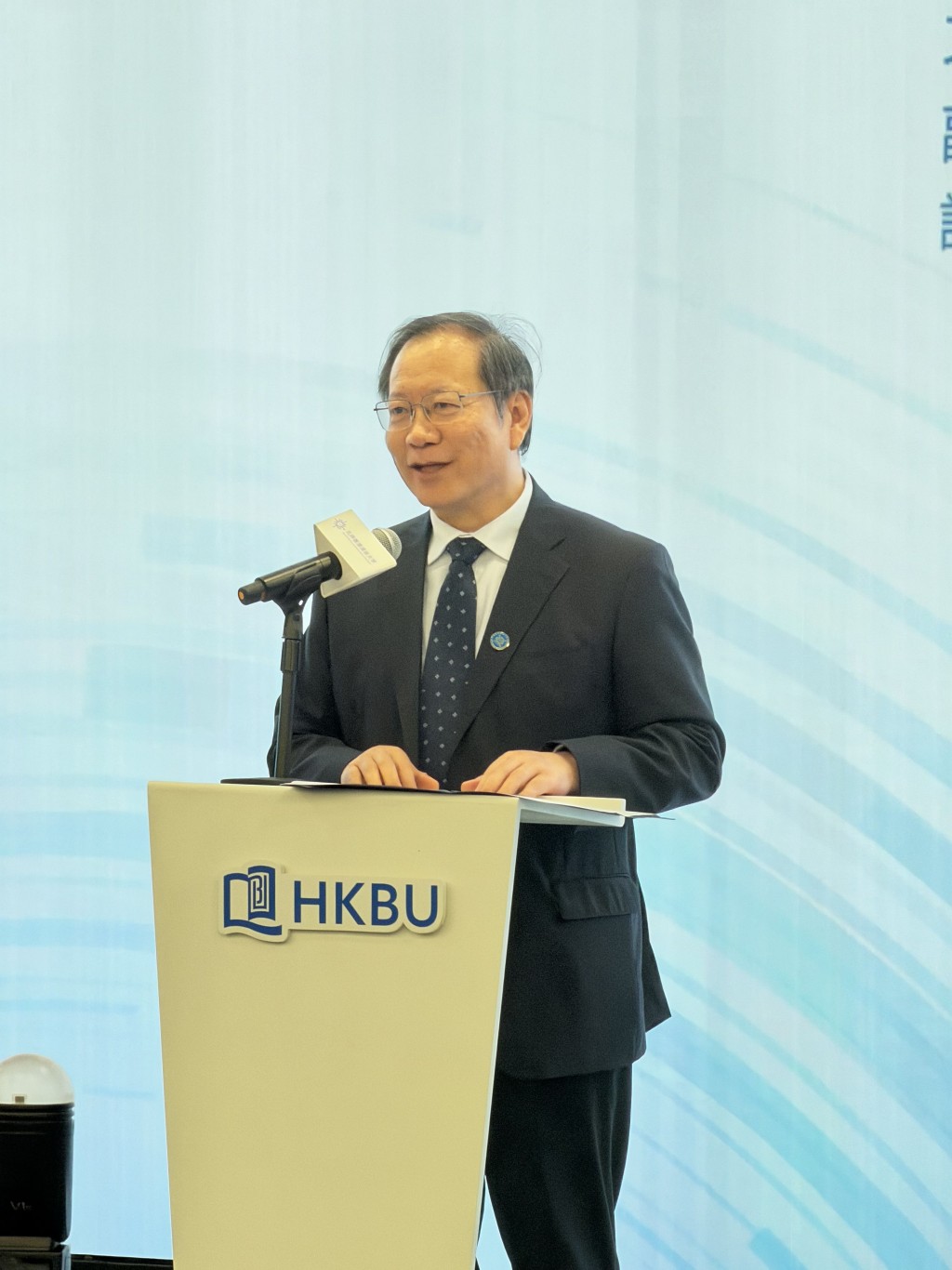 北師港浸大副校長(研究與拓展)潘建新指,第二批21個擬立項項目已完成遴選,第三批項目申報即將啟動。佘丹薇攝 北師港浸大副校長(研究與拓展)潘建新指,第二批21個擬立項項目已完成遴選,第三批項目申報即將啟動。佘丹薇攝