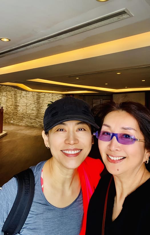 陳秀珠近日於社交網晒出和宣萱的合照,並表示「實在有說不完的話」。 陳秀珠近日於社交網晒出和宣萱的合照,並表示「實在有說不完的話」。