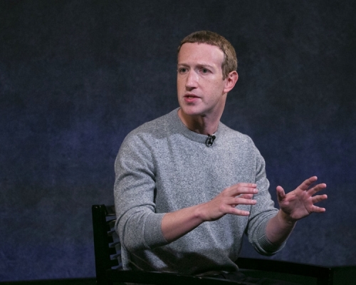 朱克伯格表示,facebook不會試圖限制公司或他本人的報道。 AP