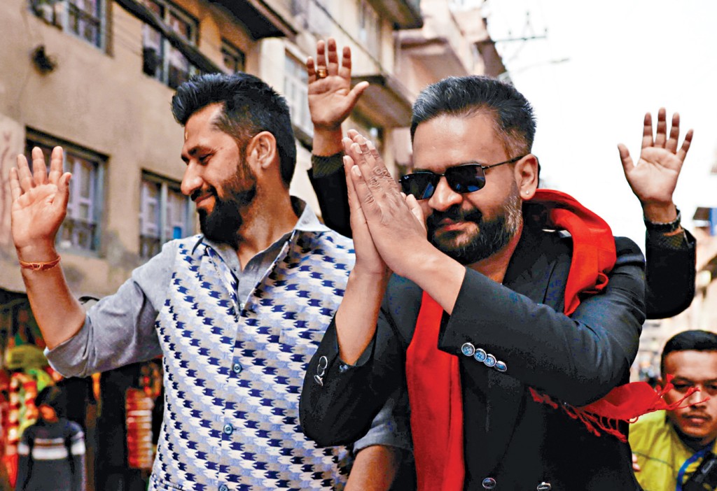 饒舌歌手出身的民族獨立黨總理候選人沙阿(右)。