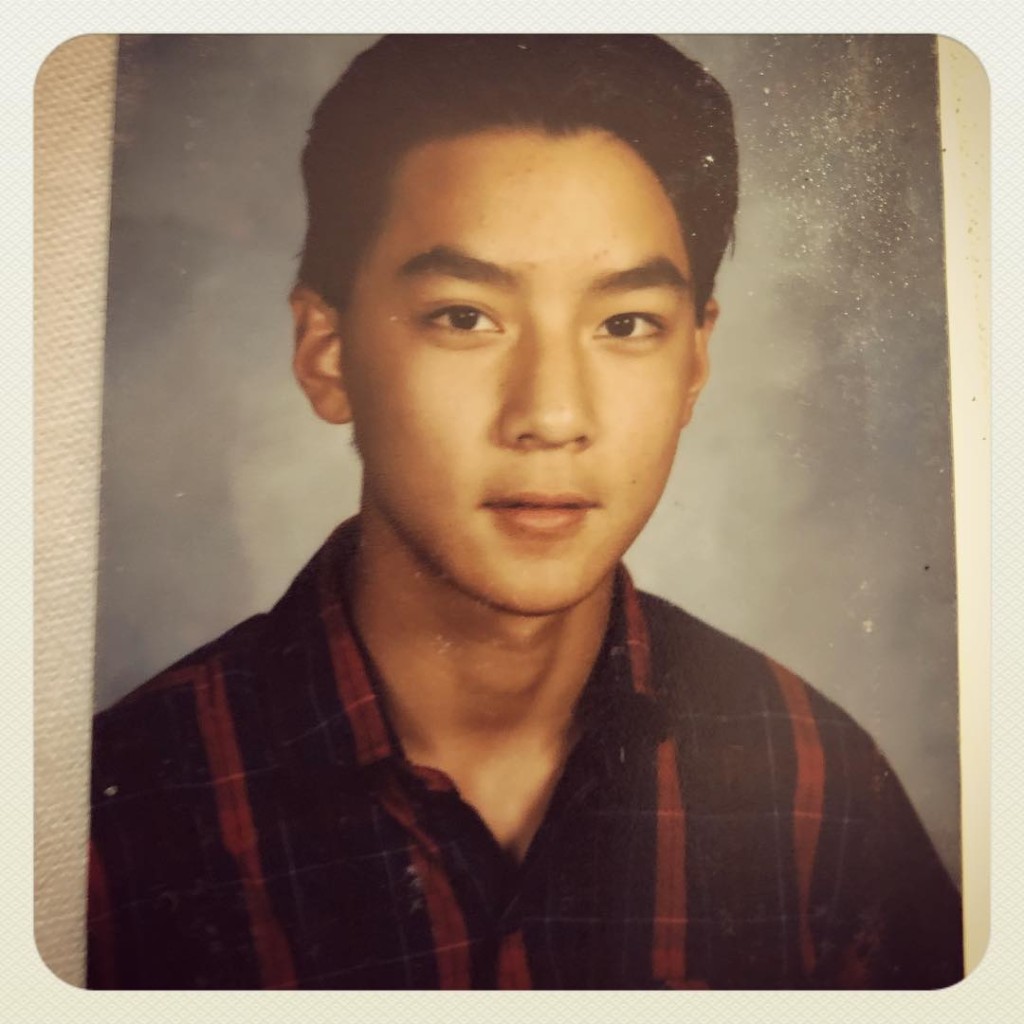 这照片中的吴彦祖当年只得16岁，仍是一名学生。