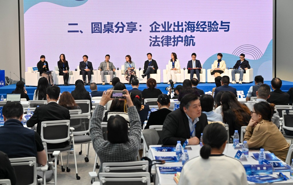 代表團成員亦在活動上分別就所屬的專業服務範疇作分享,並與出席的內企代表進行交流。張國鈞FB圖片 代表團成員亦在活動上分別就所屬的專業服務範疇作分享,並與出席的內企代表進行交流。張國鈞FB圖片