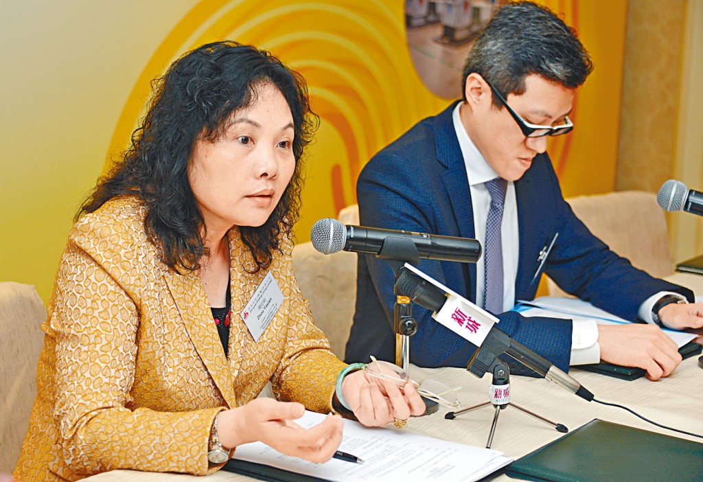 神冠控股財務總監兼公司秘書吳旭陽（右）。