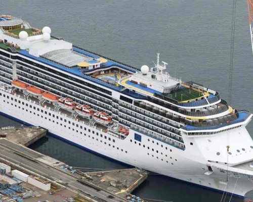 「歌诗达大西洋号」上33名船员确诊。AP