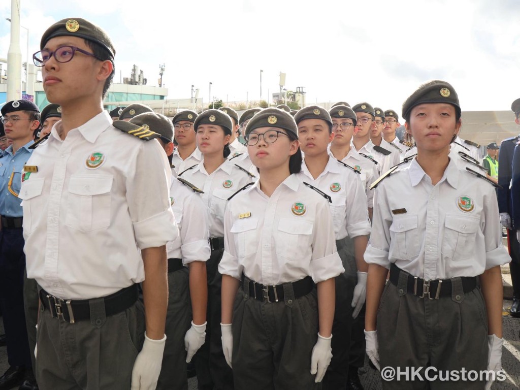 全體隊員及青年團員深切體會作為中華兒女的光榮。香港海關FB圖片 全體隊員及青年團員深切體會作為中華兒女的光榮。香港海關FB圖片
