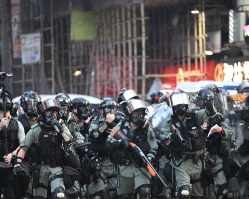 新修改的《警察通例》及《程序手冊》第29章，將警棍、橡膠彈、布袋彈及水炮車同列為「低殺傷力武器」。資料圖片