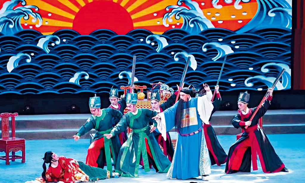 《闹开封》为潮剧传统剧目，凝聚了广东潮剧院三代演员的精湛技艺。