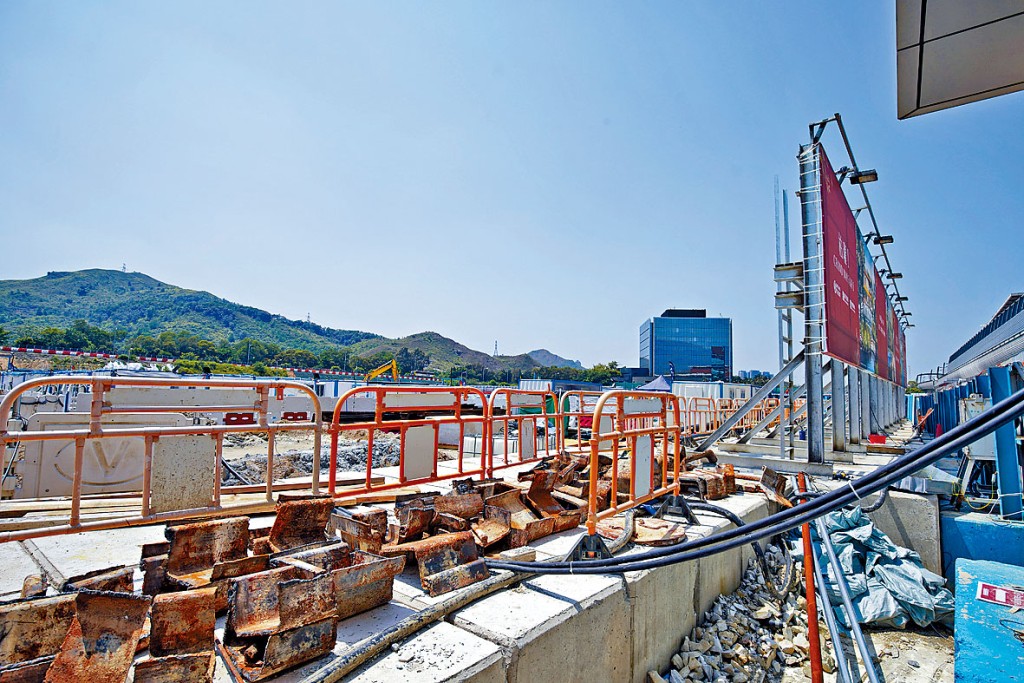 信置等旗下錦上路站柏瓏Ⅰ今日搶先開放示範單位。