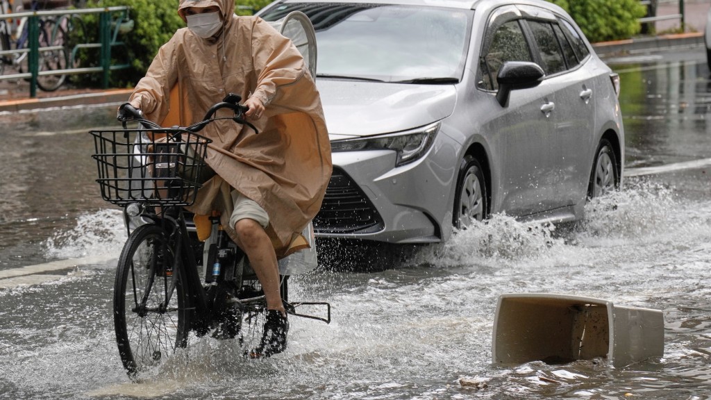 東京特大暴雨引發水浸。 美聯社