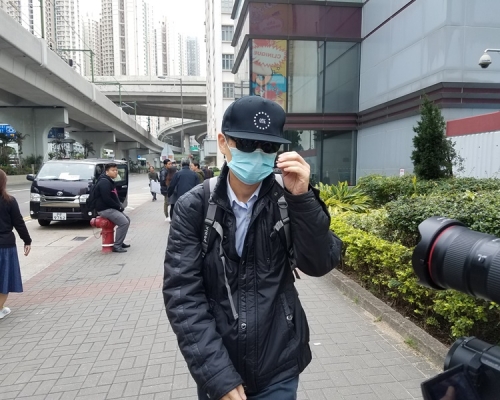 被告麥龍兒