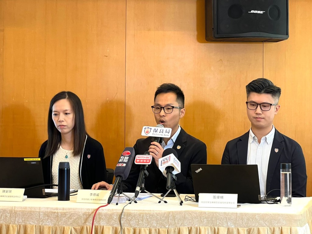 李德威（中）建議學校、教師和家長應主動關注學生情緒，在關鍵時段前提供「熱身操」，幫助學生做好心、身、腦的準備。佘丹薇攝