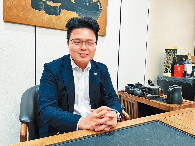 資深保險界人士  李尚仁