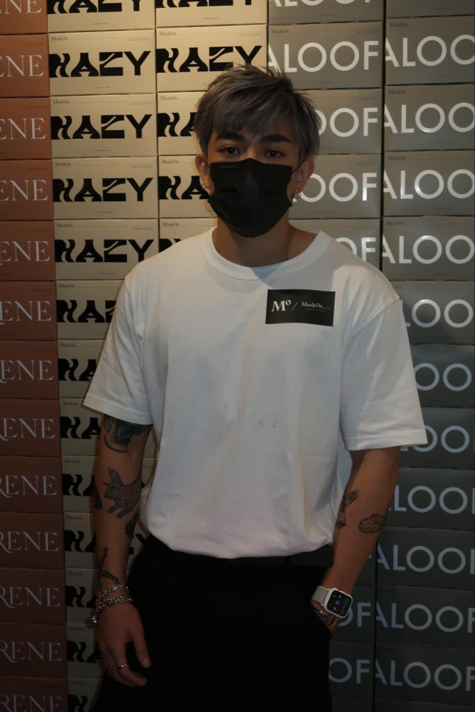 Tyson Yoshi拒著情侶裝。
