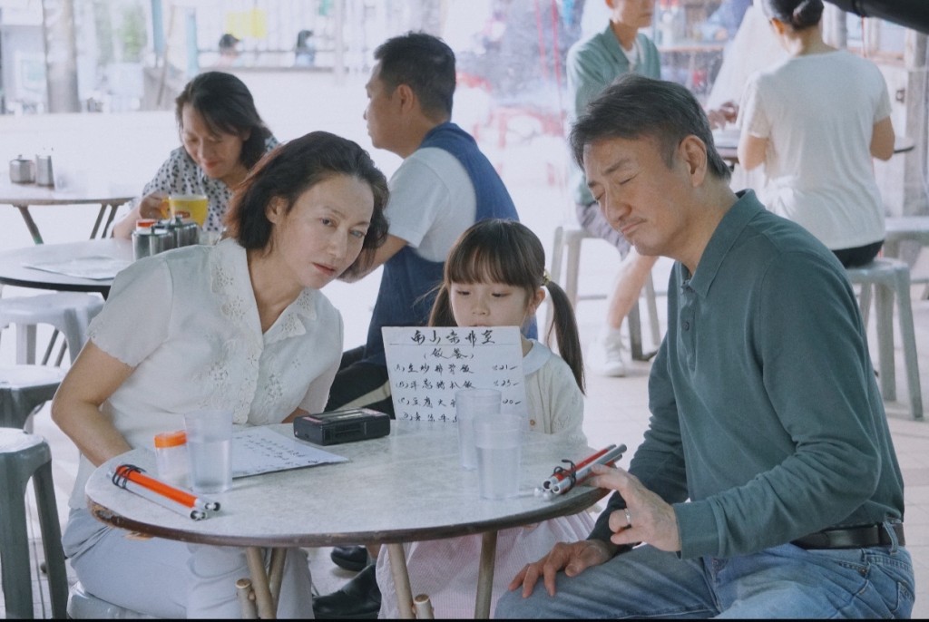 紅姐、吳岱融飾演的失明父母。