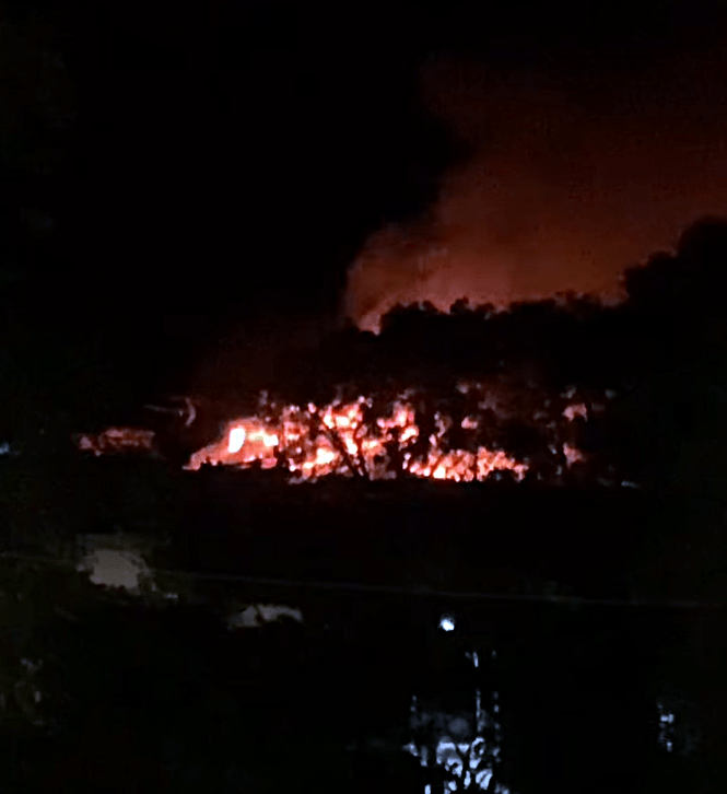 鐵皮屋火光熊熊。fb：清河邨 & 祥龍圍邨