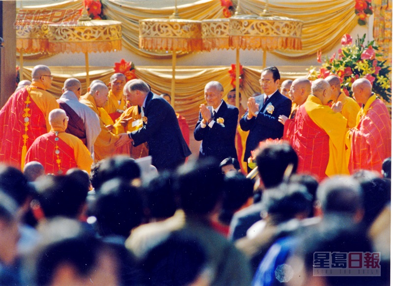 周南與彭定康出席典禮。資料圖片