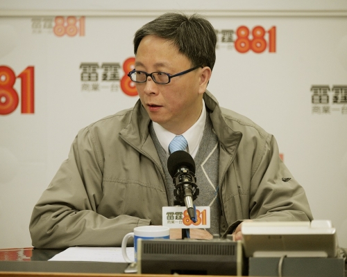何栢良憂滯留機場旅客風險高。資料圖片