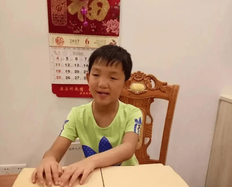 挖眼案受害男孩郭斌生活照。 挖眼案受害男孩郭斌生活照。
