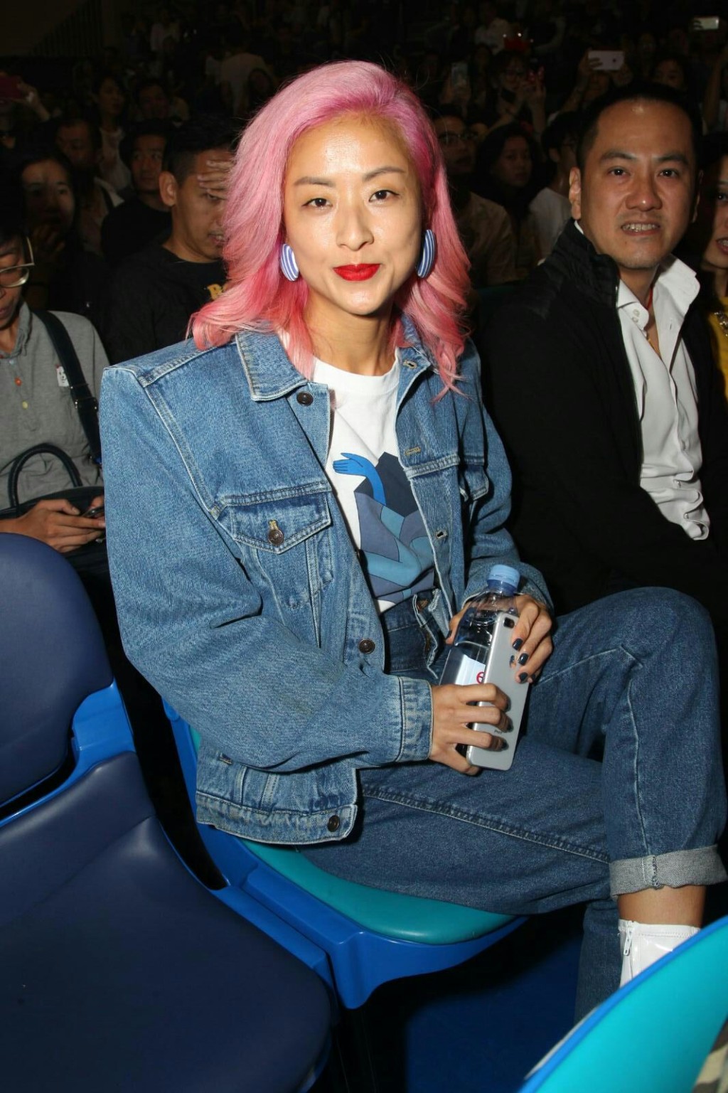 Eason老婆徐濠縈捧場。