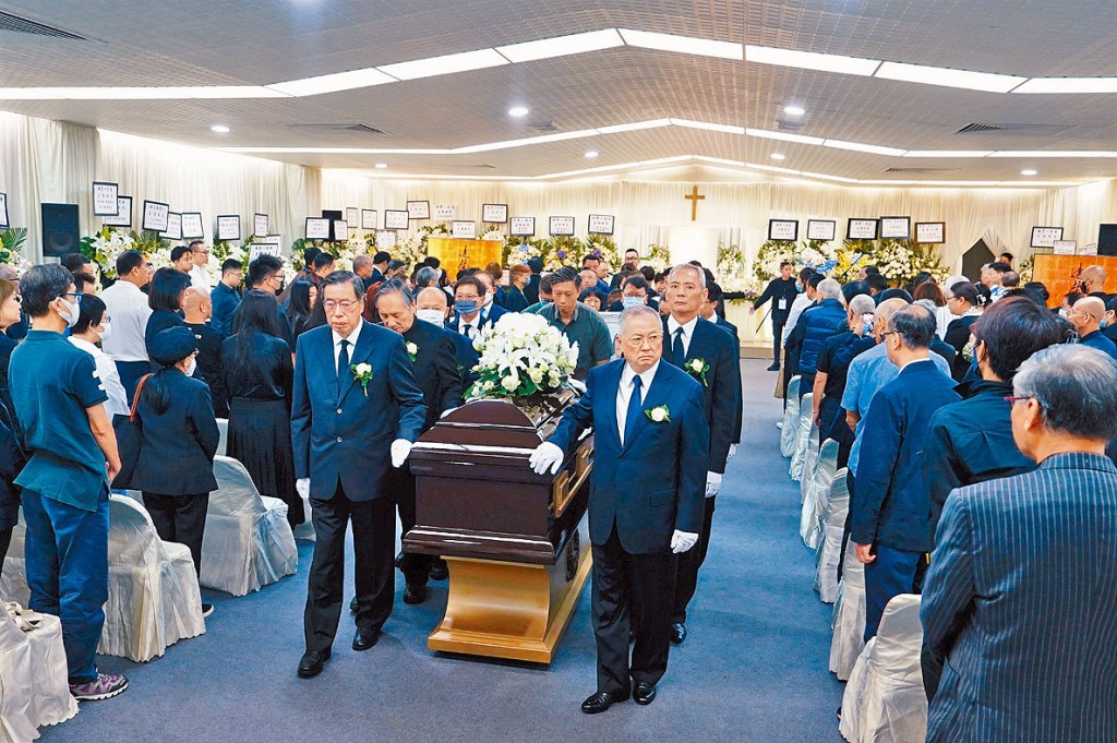 梁君彦、张宇人等多名政商界名人扶灵。