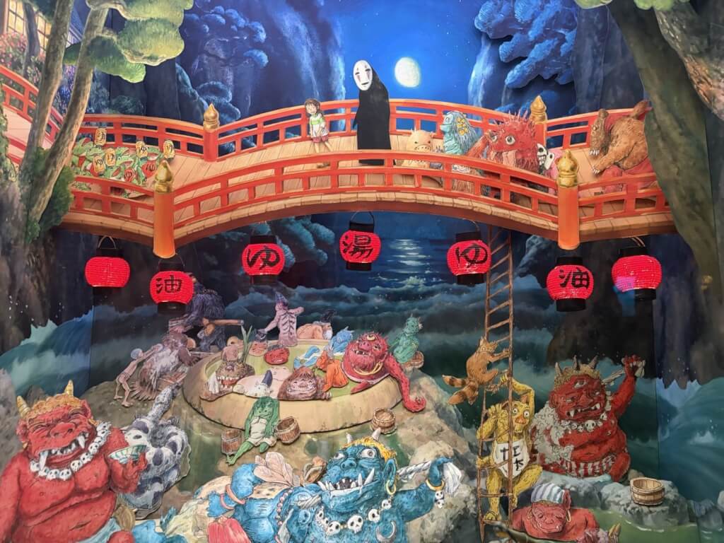 吉卜力公園7月將展出宮崎駿的全景盒。圖為《千與千尋》全景盒中景象。X@GhibliML