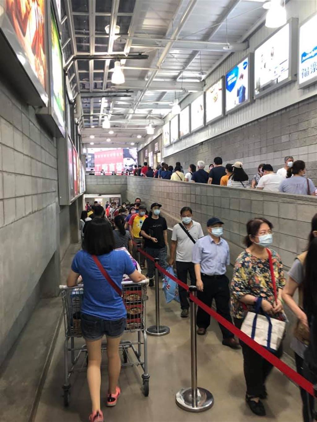 台灣民眾擔心疫情搶購物資。Facebook群組Costco好市多商品經驗老實說圖片