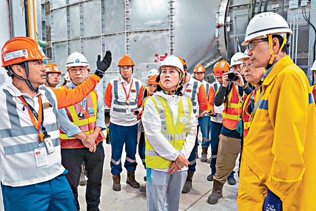 陳美寶早前與團隊到中九龍繞道（九龍灣段）現場視察工程進度，力爭整條六號幹線在今年內開通。