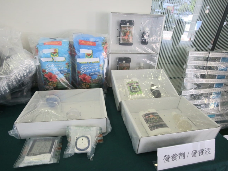 大麻種植場內設有植物營養劑。