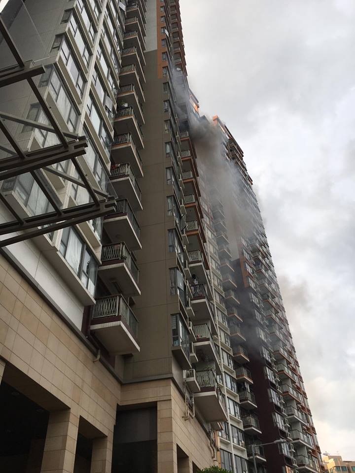 ‎元朗翹翠峰發生火警。網民Leung Chun Man‎ 突發事故報料區圖片