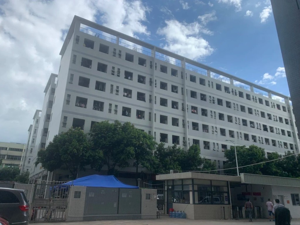 深圳市双翼科技被指要求微信钱包不足300元，将不安排面试。小红书