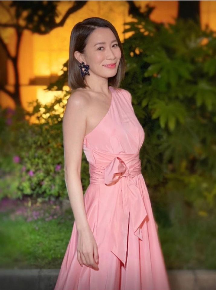 阿佘自爆火鍋吃多了,又在長沙吃辣椒魚頭,上火了。