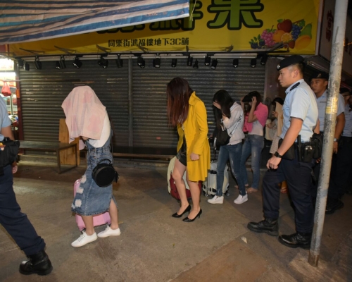 元朗警方進行掃黃行動。資料圖片