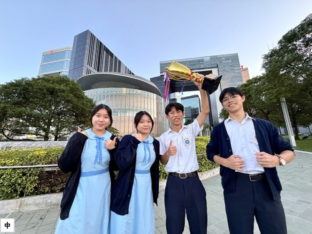 我們不贊同放任式的「開心學習」,也不贊成以恐懼維持秩序,而是說明道理和普世價值觀,相信自律與自重。(作者提供) 我們不贊同放任式的「開心學習」,也不贊成以恐懼維持秩序,而是說明道理和普世價值觀,相信自律與自重。(作者提供)