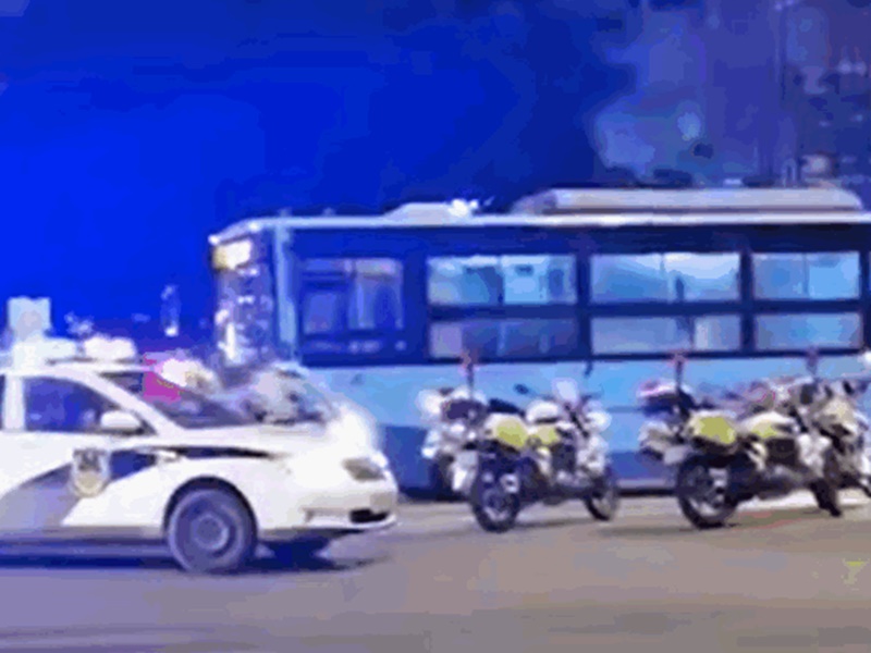 大批警員趕到現場。網圖